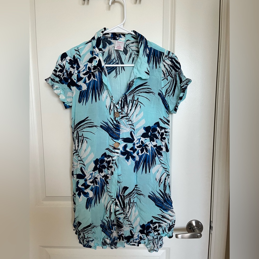 Xhilaration Blue and White Tropical Button Down Shirt